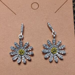 Elegant Silver Daisy Earrings